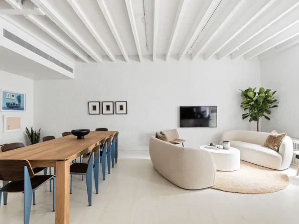 131 1/2 Charles St, New York, NY 10014