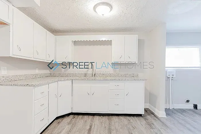 2 bed, 1.0 bath, 851 sqft, $995 — Photo 2