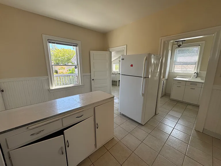 830 1/2 Taylor Ave — Photo 10