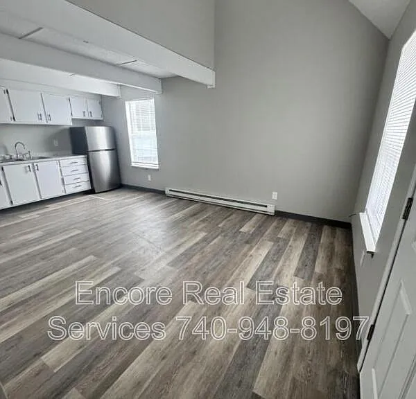 570 Brookside Ct — Photo 3