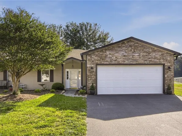 1111 Eaton Place Ct, Yadkinville, NC 27055