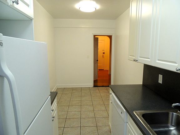 Eat-in-Kitchen