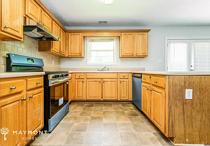 1024 Miss Amber Way — Photo 8