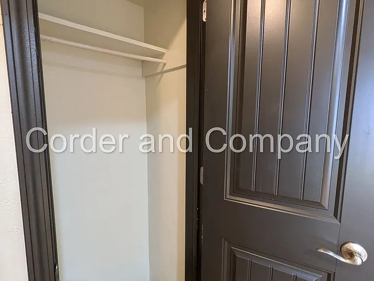 302 Valencia Dr NE — Photo 13