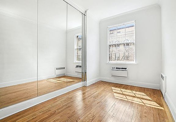 5th image of 25 E 69th St APT 4A