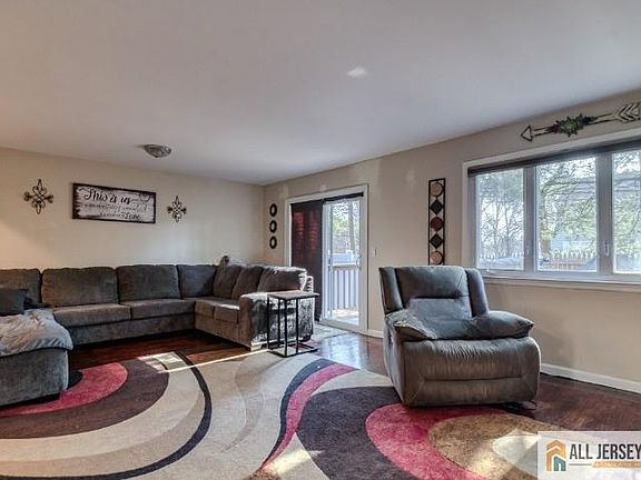 3rd image of 16 Pendleton Pl