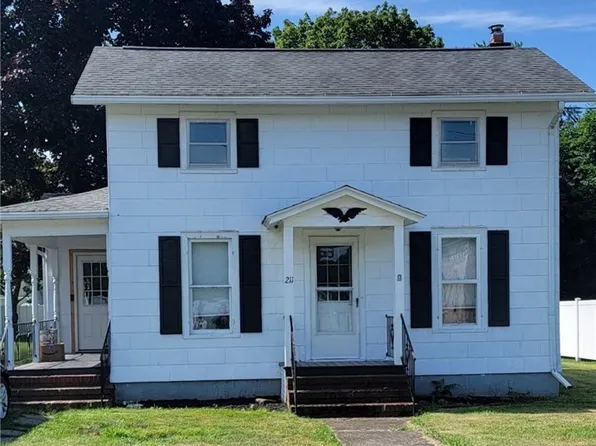211 Pleasant St, Medina, NY 14103