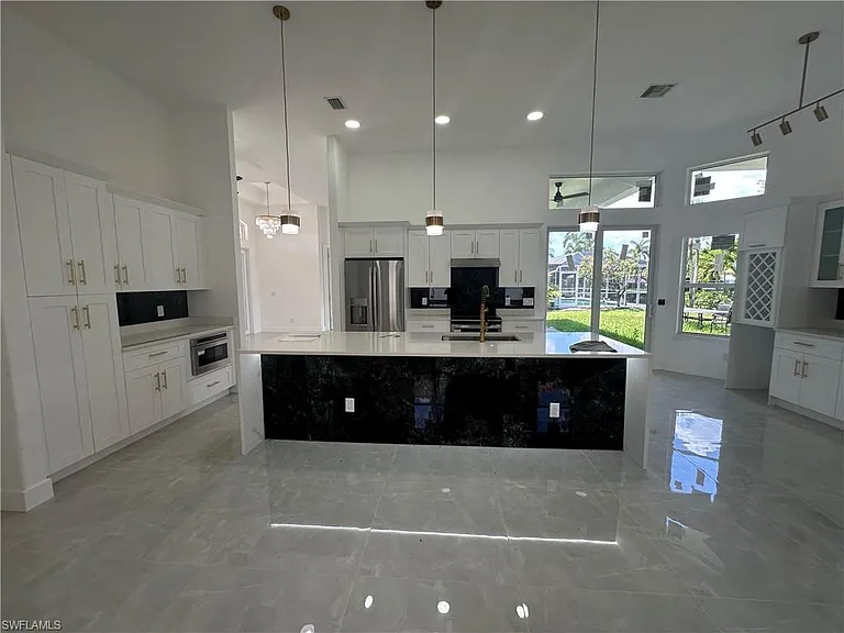2220 SE 18th Ave — Photo 21
