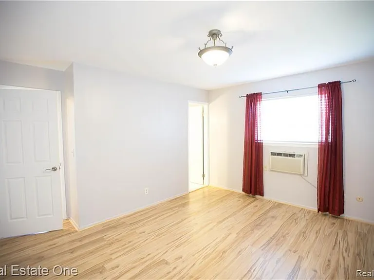2420 Parmenter Blvd #210 — Photo 7