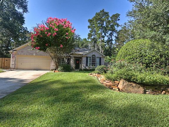 Beautiful Curb Appeal Welcomes You!