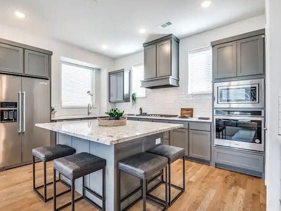 2nd image of 4427 Viburnum Dr
