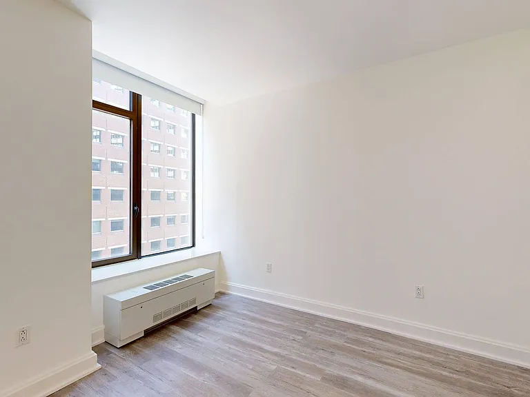 10 Hanover Square — Photo 143