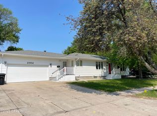 2302 W Springbrook Ct, Grand Forks, ND 58201