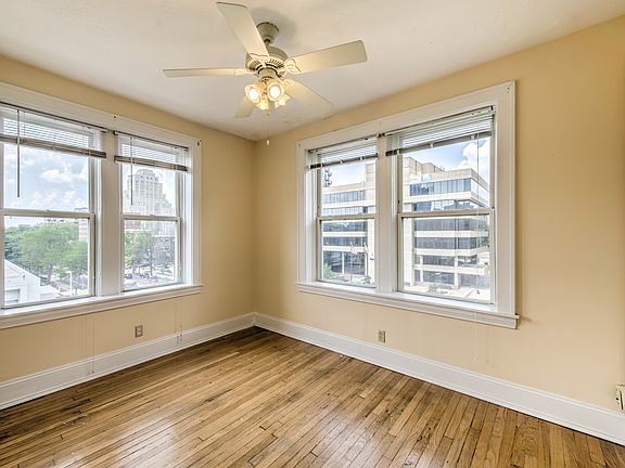 3rd image of 4616 Lindell Blvd APT 208