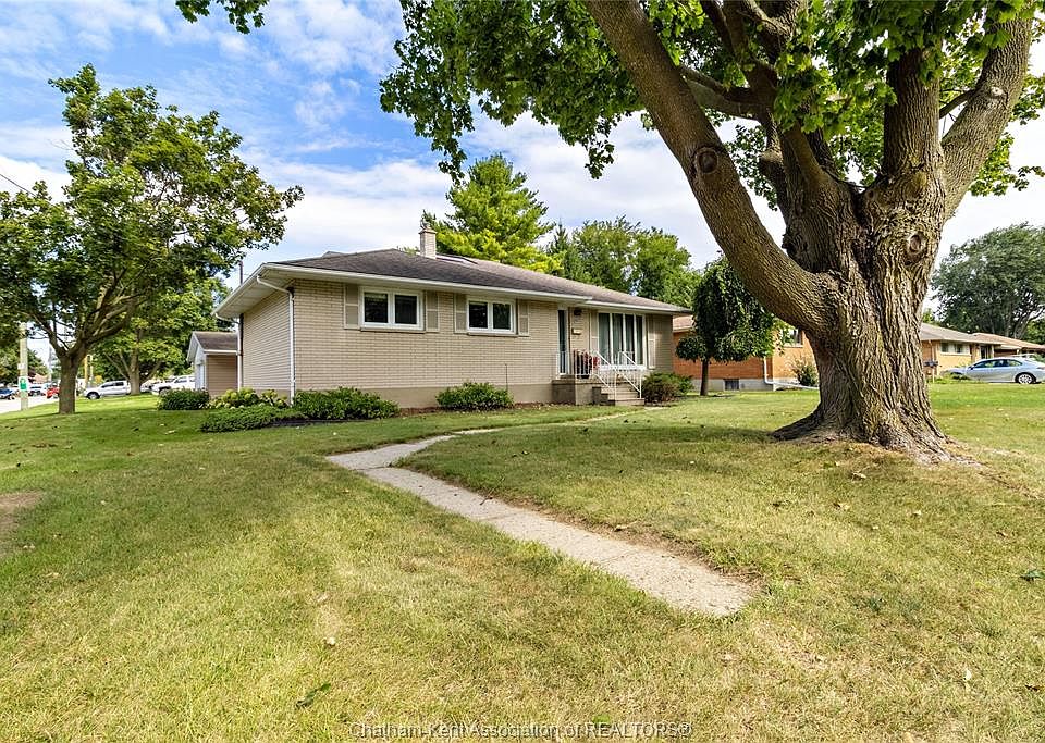 1st image of 199 Tweedsmuir Ave E
