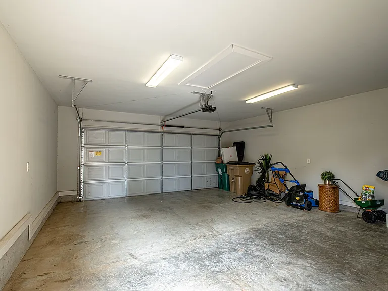 925A Russell St #A — Photo 25