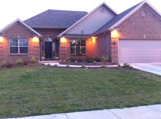 2017 Apple Rd, Versailles, KY 40383