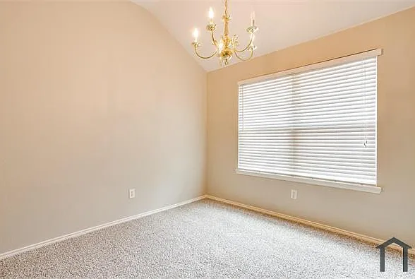 4 bed, 2104 sqft, $3,300 — Photo 2