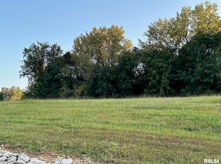 4530 Oakwood Dr, Quincy, IL 62305