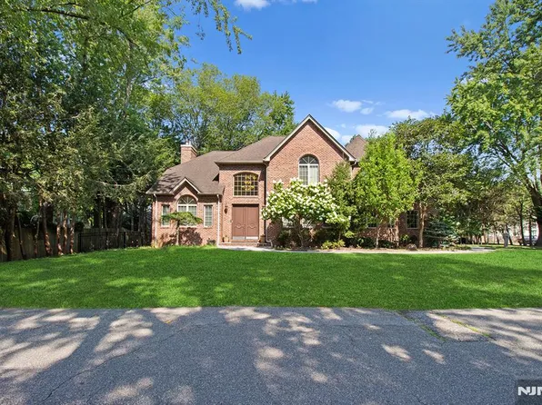 5 Kenyon Ct, Norwood, NJ 07648