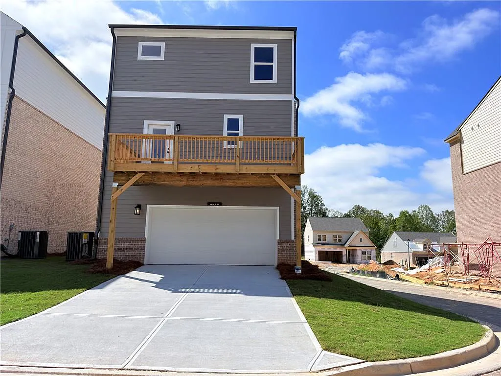 4 bed, 3.5 bath, 2650 sqft, $2,550 — Photo 2