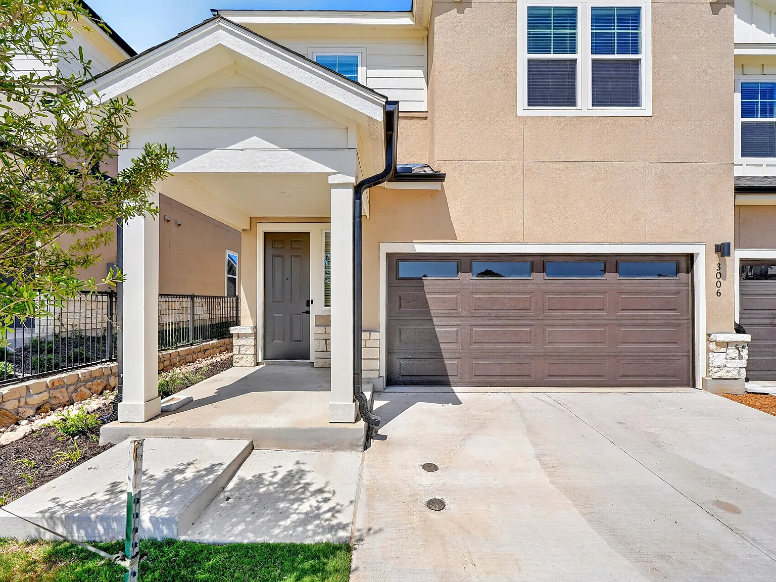 4 bed, 2.5 bath, 2077 sqft, $3,090 — Photo 2
