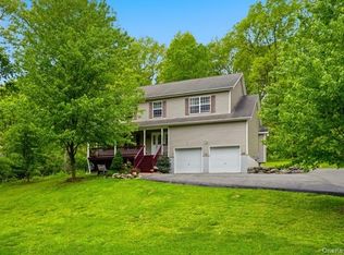 29 Hickory Hill Rd, Newburgh, NY 12550