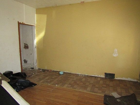 5th image of 331 James St