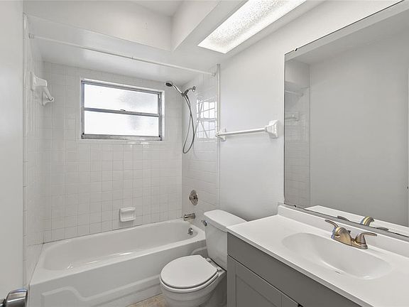 5th image of 2711 N Dellwood Dr