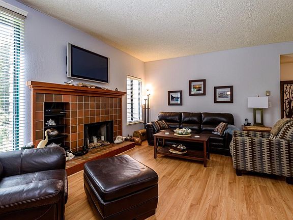 2nd image of 49 Cove Ln