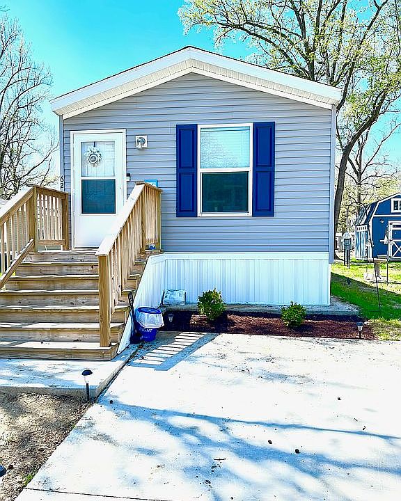 1st image of 62 Violet Dr