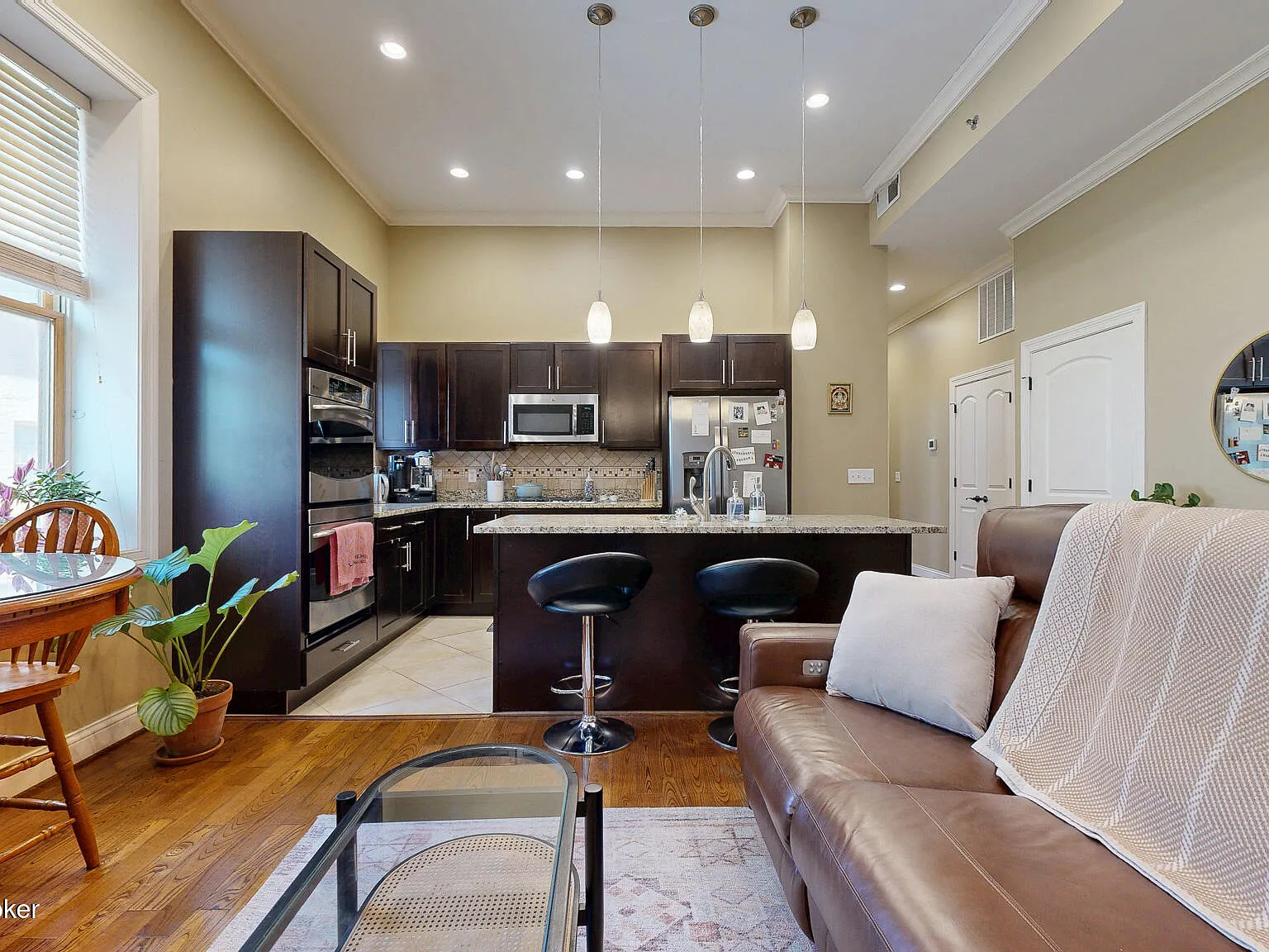 2 bed, 2.0 bath, 1176 sqft, $2,100 — Photo 3