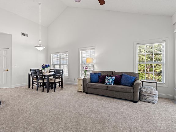 5th image of 5038 Belleglen Ct. #201