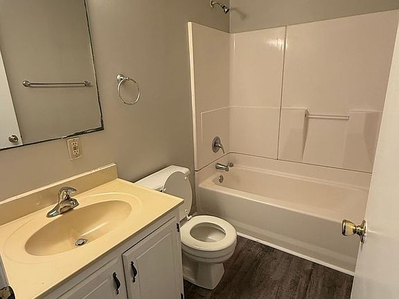 5th image of 2310 Indian Dr APT 13