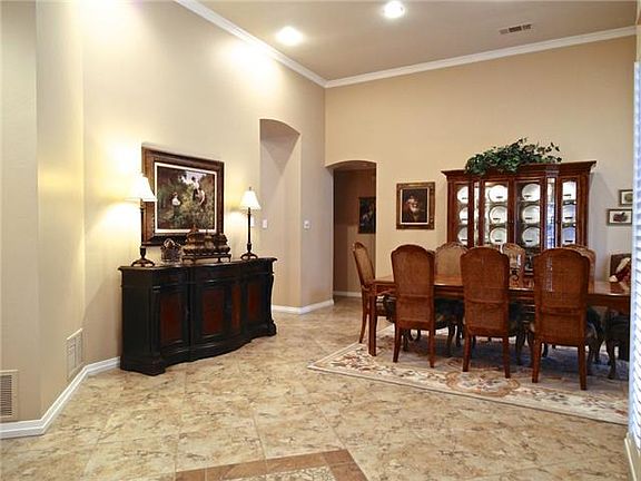 3rd image of 2844 Earlshire Ln