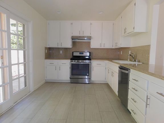 2nd image of 618 Harwood Ln