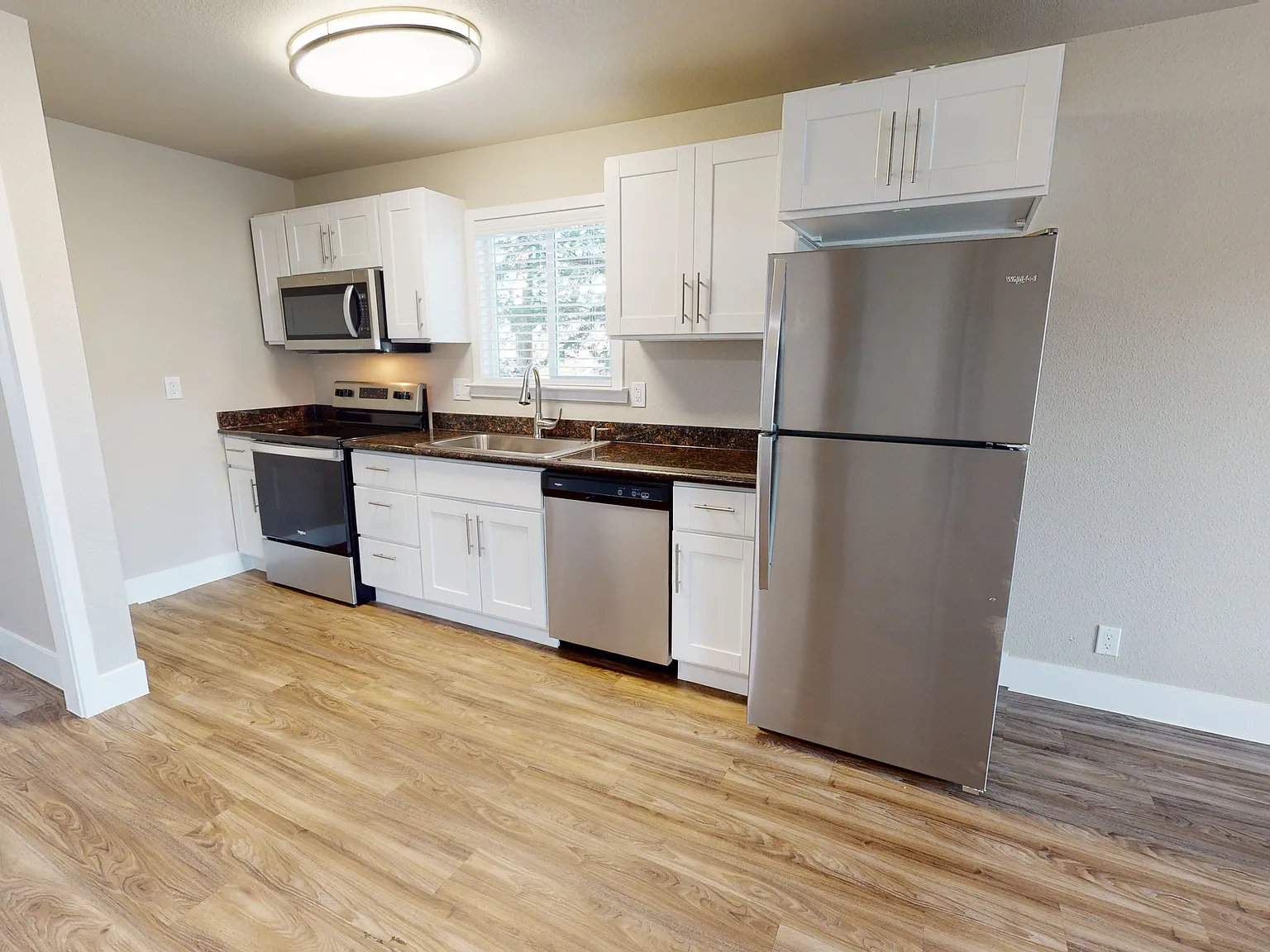 Holiday Gardens Apartments — Photo 3