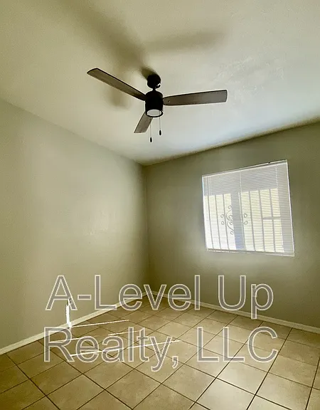403 E Thoroughbred St — Photo 26