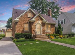 315 N Commonwealth Ave, Elgin, IL 60123