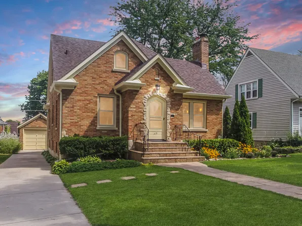 315 N Commonwealth Ave, Elgin, IL 60123