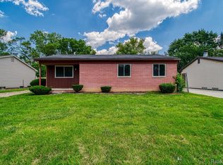 11884 Arcola St, Livonia, MI 48150