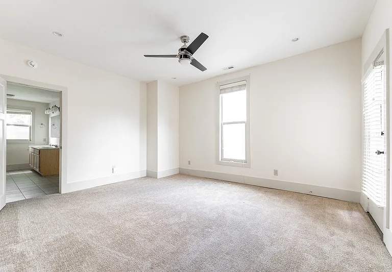 918 Prospect St — Photo 8