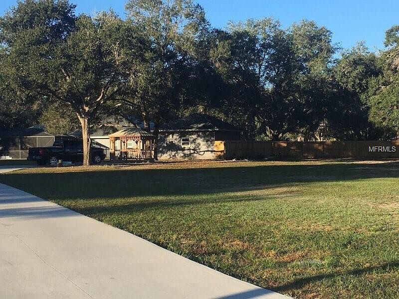 2nd image of 823 Deep Wood Ct