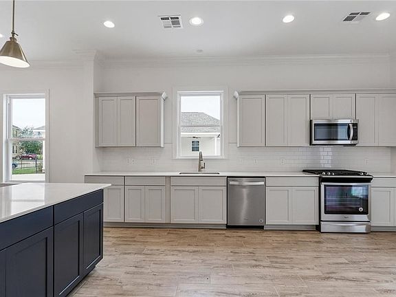 5th image of 23 Admiralty Ct