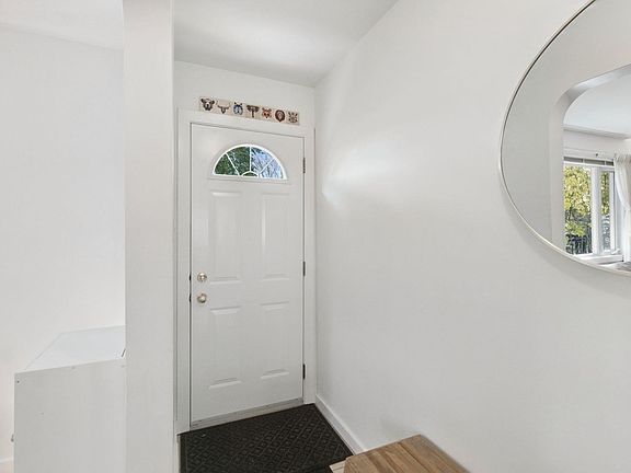 5th image of 11639 134th St NW