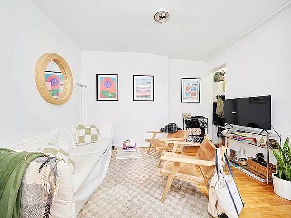 4th image of 500 E 11th St APT 11