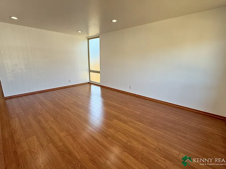 2504 Tipperary Ave — Photo 3