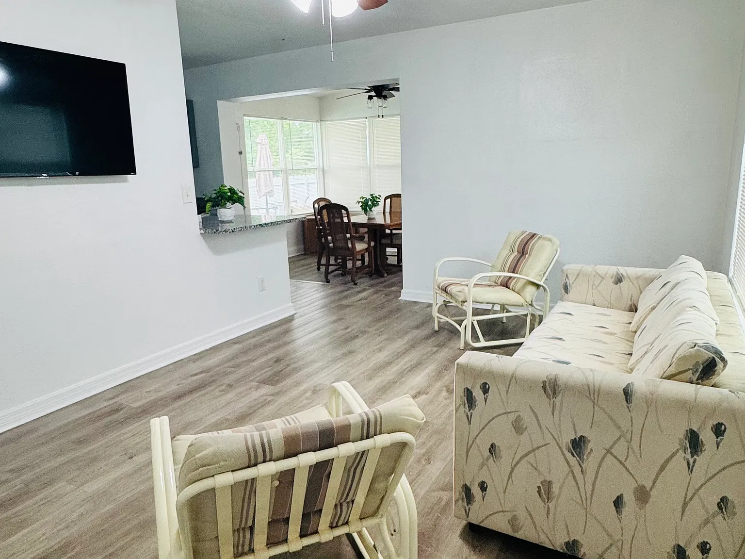 2 bed, 740 sqft, $1,800 — Photo 2