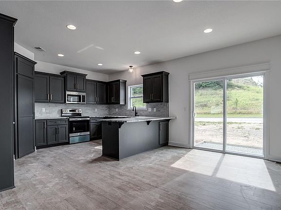 3rd image of 6777 Praire Ln