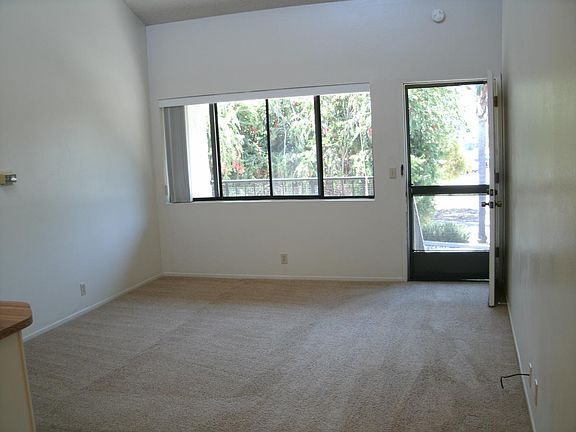 5th image of 326 Hollipat Center Dr APT 6
